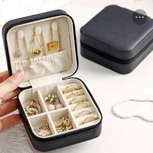 NEW JEWELRY Box & Ring Valentine (1 COMPLEMENTARY Random Ring included)